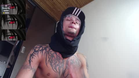 Snapshot of vampiredavyd chatting on December 10, 10:49 pm david guzman i model independenthelp me with a thumbs up online show from December 10, 10:49 pm