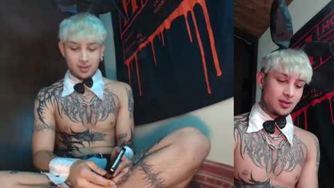 Snapshot of vampiredavyd chatting on February 22, 2:06 am david guzman i model independenthelp me with a thumbs up online show from February 22, 2:06 am