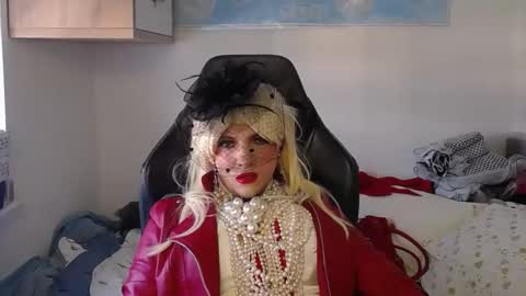 vanesacrossri online show from October 19, 7:11 am