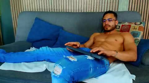 Vans Ross online show from February 10, 7:40 pm