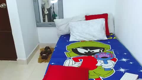 velk_hot1 online show from November 17, 7:28 pm