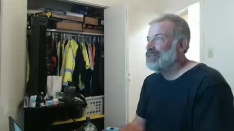 Snapshot of veryveryhairmanindenver chatting on October 15, 11:56 pm hairy man online show from October 15, 11:56 pm