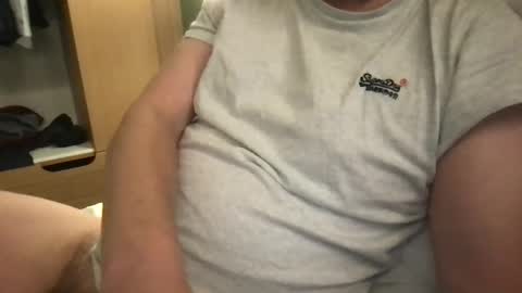 Snapshot of vic42hard chatting on December 5, 7:38 am vic42hard online show from December 5, 7:38 am