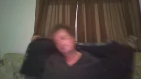 Snapshot of vids1977 chatting on October 10, 4:17 am vids1977 online show from October 10, 4:17 am