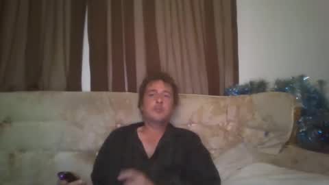 Snapshot of vids1977 chatting on October 13, 2:06 am vids1977 online show from October 13, 2:06 am