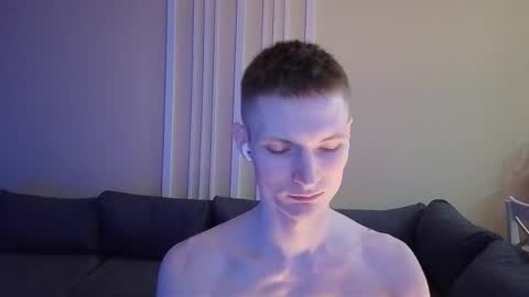 Max online show from April 24, 7:27 pm