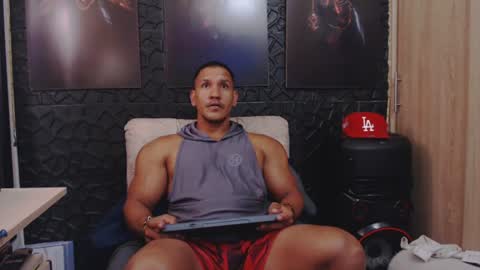 Viktor Herrera online show from July 31, 2:05 pm