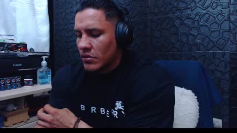 Viktor Herrera online show from December 16, 7:00 pm