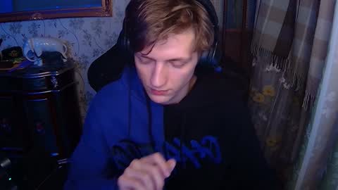 Snapshot of vince__dice chatting on December 5, 4:34 pm Dimoooooon online show from December 5, 4:34 pm