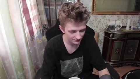Snapshot of vince__dice chatting on February 14, 9:34 am Dimoooooon online show from February 14, 9:34 am
