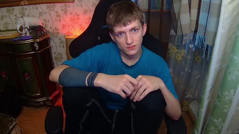 Snapshot of vince__dice chatting on January 21, 6:45 am Dimoooooon online show from January 21, 6:45 am