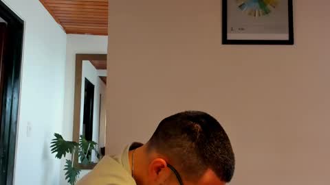 Snapshot of vito_ferrero chatting on January 17, 3:53 pm Vito Ferrer online show from January 17, 3:53 pm