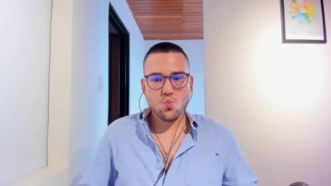 Snapshot of vito_ferrero chatting on March 3, 10:29 pm Vito Ferrer online show from March 3, 10:29 pm