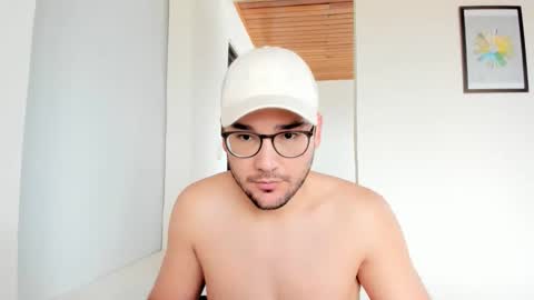 Vito Ferrer online show from November 2, 12:42 pm