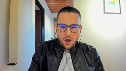 Snapshot of vito_ferrero chatting on January 19, 10:49 pm Vito Ferrer online show from January 19, 10:49 pm