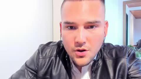 Snapshot of vito_ferrero chatting on February 28, 7:35 pm Vito Ferrer online show from February 28, 7:35 pm