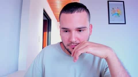 Snapshot of vito_ferrero chatting on March 10, 10:34 pm Vito Ferrer online show from March 10, 10:34 pm
