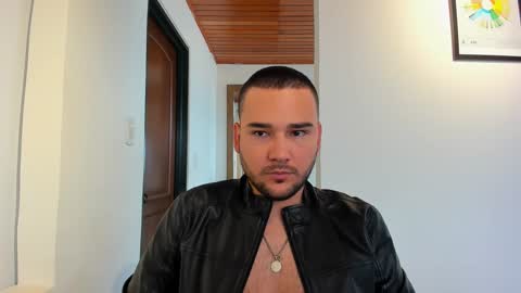 Snapshot of vito_ferrero chatting on February 3, 12:36 pm Vito Ferrer online show from February 3, 12:36 pm