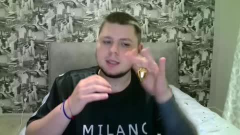 Snapshot of volshebnik_130 chatting on October 28, 7:38 pm Volshebnik1302 online show from October 28, 7:38 pm