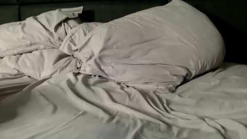 Enjoy guys of all ages if you are not on cam please dont ask for requests if i dont respond dont think im ignoring you i online show from April 19, 6:10 pm