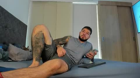 vyxen_ online show from April 22, 8:35 pm