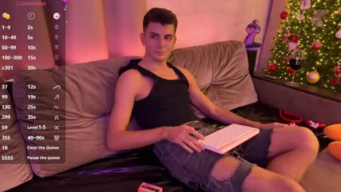 Snapshot of walt_enjoy chatting on December 15, 6:59 pm Walt Enjoy online show from December 15, 6:59 pm