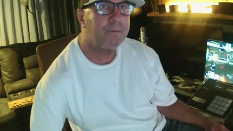inittogetitin online show from May 3, 3:53 am