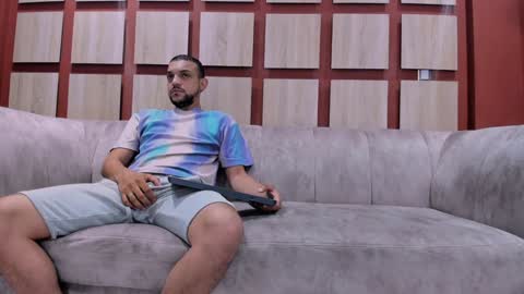 Snapshot of web_gammer_ chatting on December 6, 1:33 pm Jhonny Dick his neighbors. online show from December 6, 1:33 pm