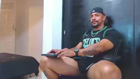Snapshot of wesleyrogger chatting on September 22, 9:14 pm Wesley Rogger online show from September 22, 9:14 pm