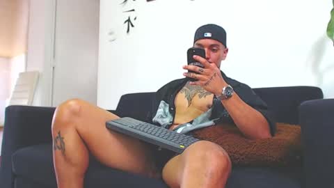 Snapshot of wesleyrogger chatting on December 6, 9:35 pm Wesley Rogger online show from December 6, 9:35 pm