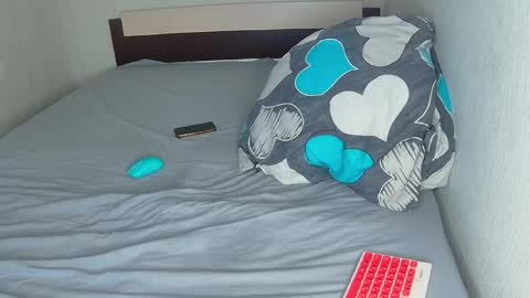 whitebars22 online show from April 2, 5:16 am