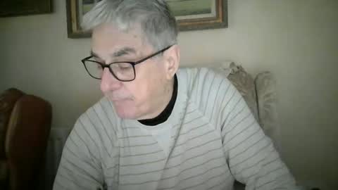 whitebriefs009 online show from December 22, 10:01 am