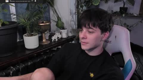 Gus online show from February 9, 9:39 pm