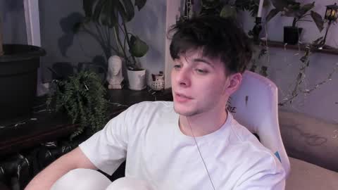 Gus online show from December 14, 9:46 pm