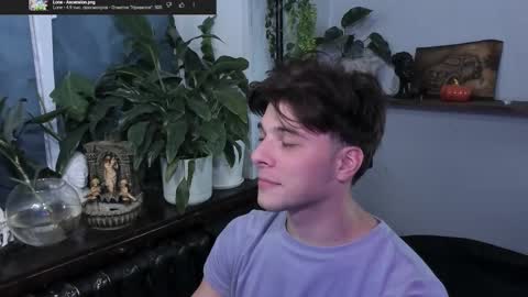 Gus online show from October 18, 8:14 pm