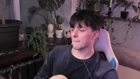 Gus online show from December 13, 3:11 pm