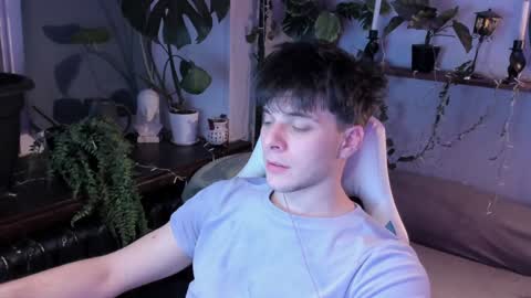 Gus online show from December 7, 9:00 pm