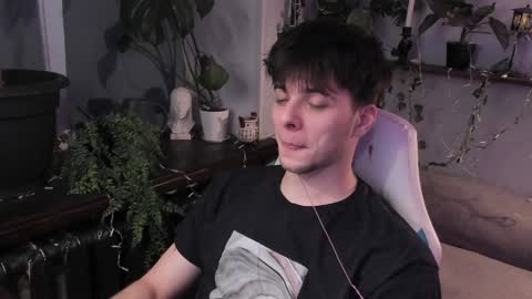 Gus online show from December 15, 4:59 pm