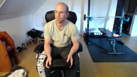 whiterabbit_86 online show from October 26, 2:19 pm