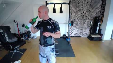 whiterabbit_86 online show from September 16, 11:33 am