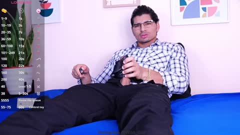 Snapshot of wild_col chatting on December 28, 12:04 am wild_col online show from December 28, 12:04 am
