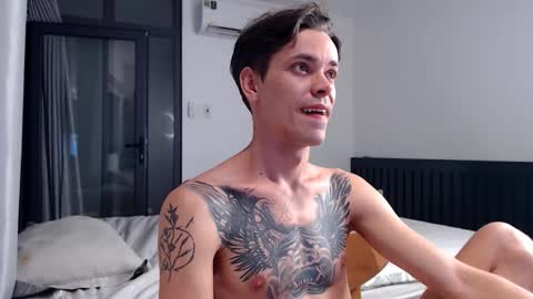 Snapshot of william_henry_a chatting on October 16, 12:40 am William online show from October 16, 12:40 am