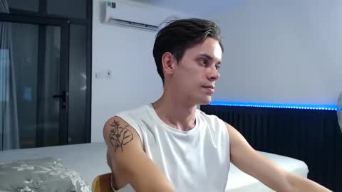 Snapshot of william_henry_a chatting on October 19, 1:43 am William online show from October 19, 1:43 am