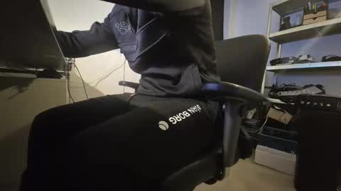 wnhz27 online show from November 6, 9:18 pm