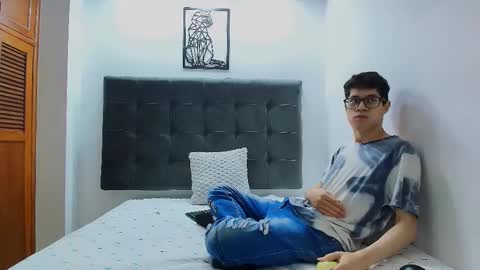 Snapshot of wolfan_sky chatting on February 10, 11:15 am W O L F online show from February 10, 11:15 am