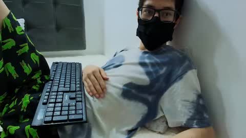 Snapshot of wolfan_sky chatting on February 18, 11:33 am W O L F online show from February 18, 11:33 am