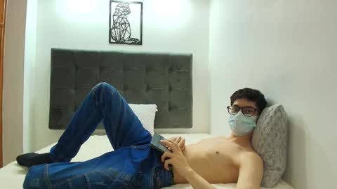 Snapshot of wolfan_sky chatting on January 30, 11:44 am W O L F online show from January 30, 11:44 am