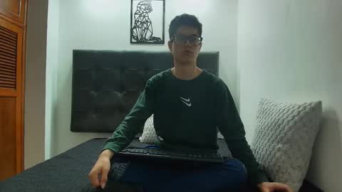 Snapshot of wolfan_sky chatting on February 3, 11:20 am W O L F online show from February 3, 11:20 am