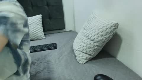 Snapshot of wolfan_sky chatting on March 4, 10:57 am W O L F online show from March 4, 10:57 am