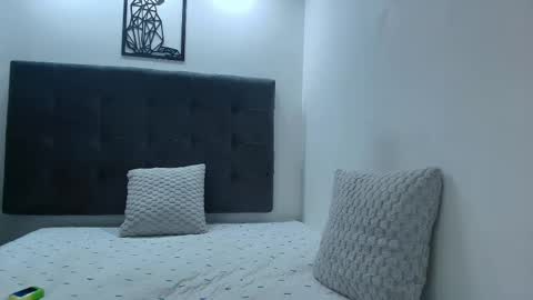 Snapshot of wolfan_sky chatting on March 12, 11:20 am W O L F online show from March 12, 11:20 am